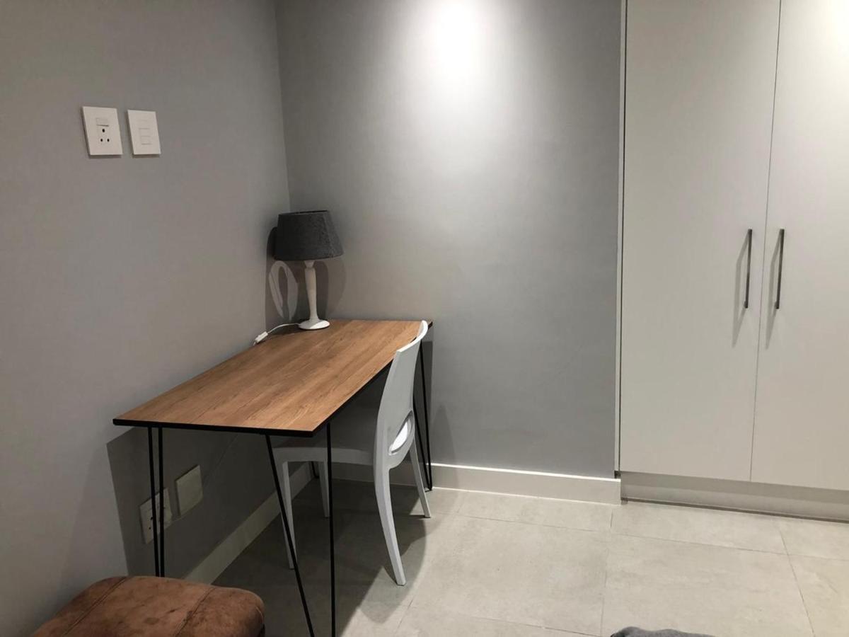 Appartement Private Bachelor Pad In Sea Point à Le Cap Extérieur photo