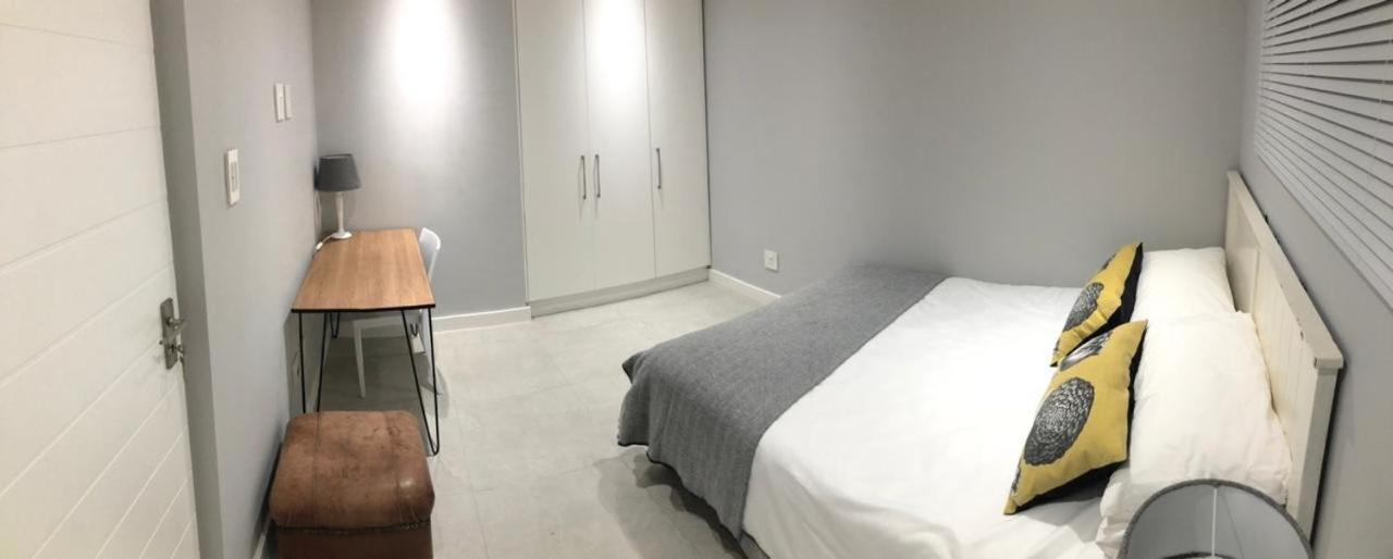 Appartement Private Bachelor Pad In Sea Point à Le Cap Extérieur photo